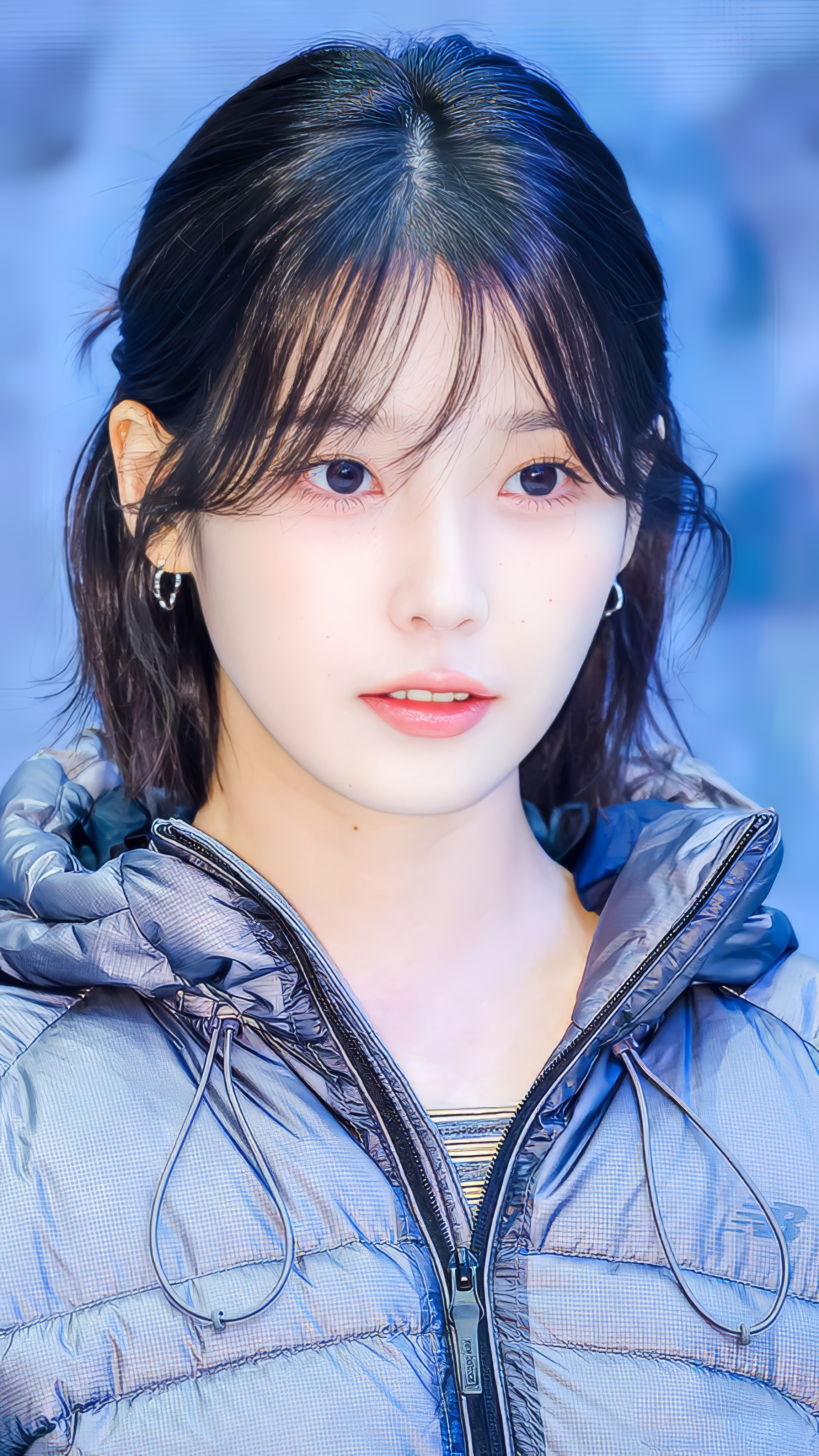 IU at New Balance Flying 77 Goose Down pop-up store Photowall 221026 – IU wallpaper