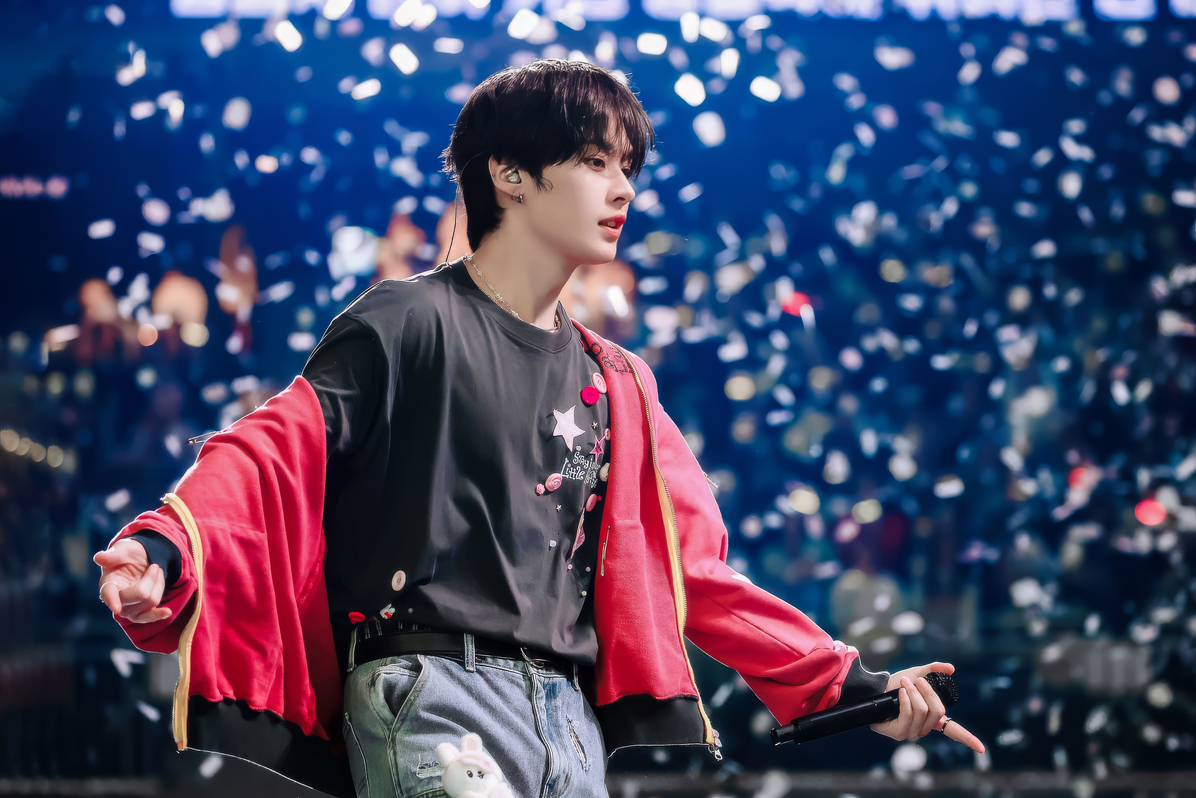 Lee Know at SKZ 6TH FANMEETING STAY in Our Little House 040426 – Lee Know wallpaper