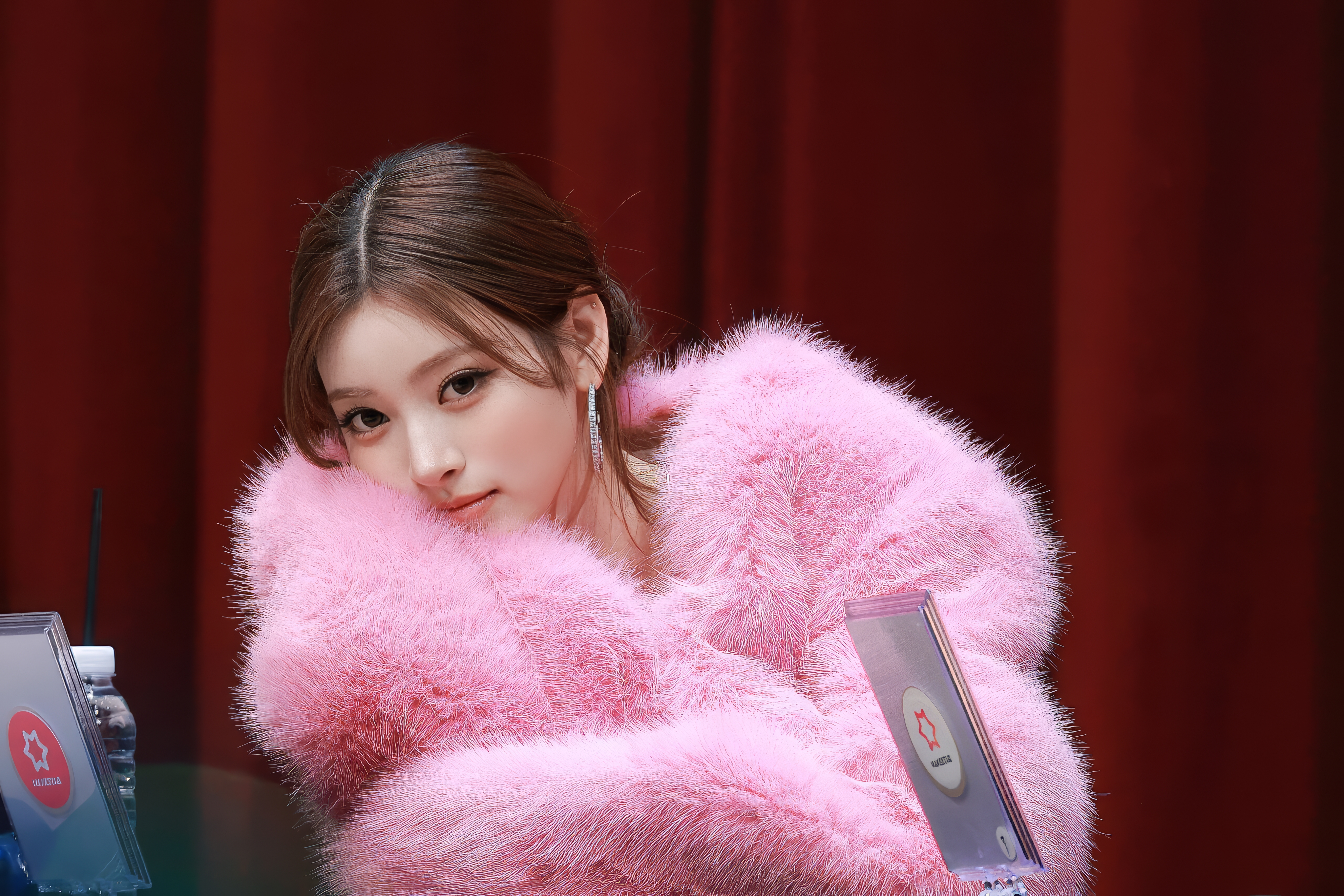 Anna at [GO HARD] Face-to-Face Fansign Event 221026 – Anna wallpaper